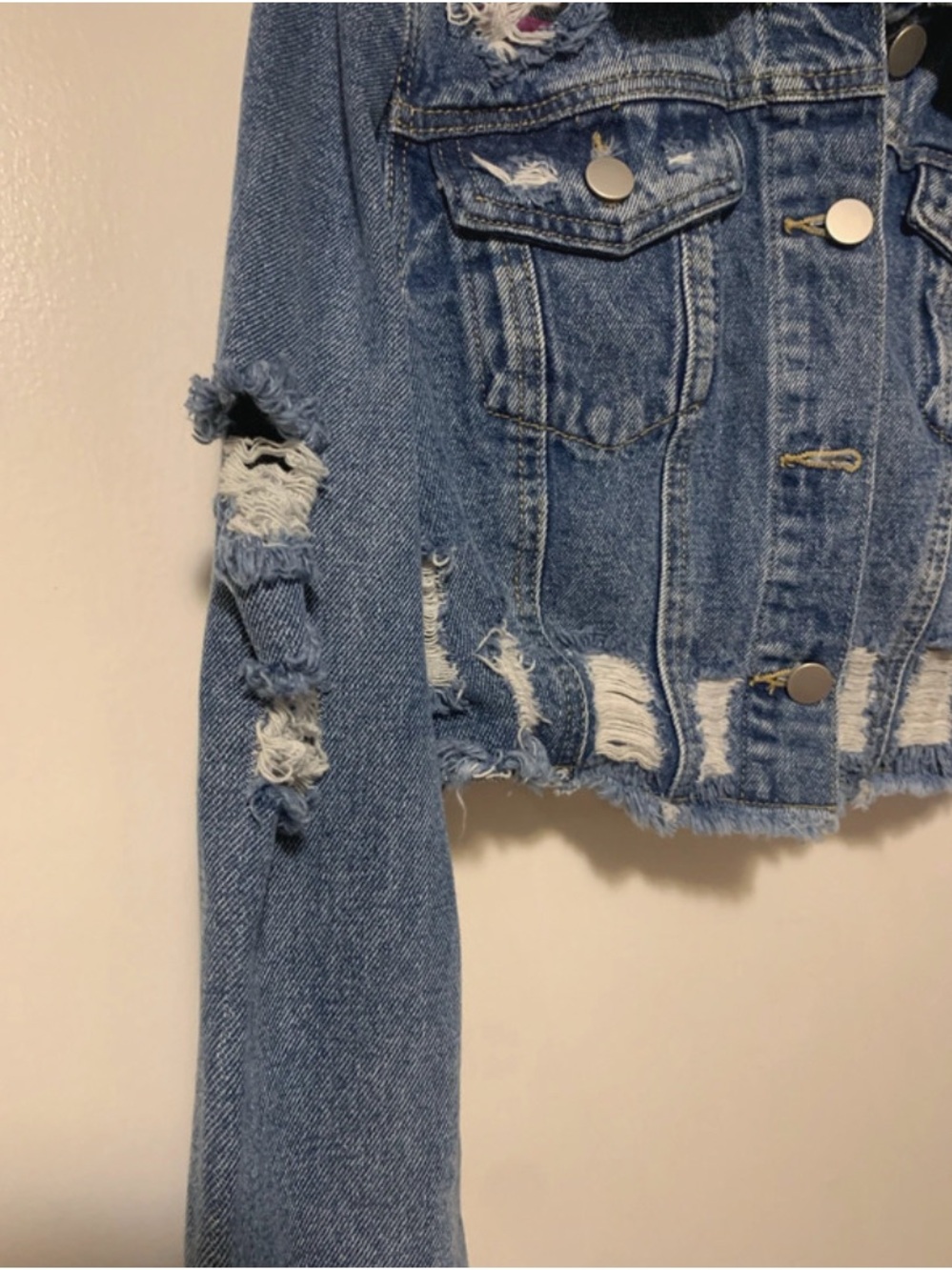 Cropped Distressed Denim Jacket - Picture 3 of 4
